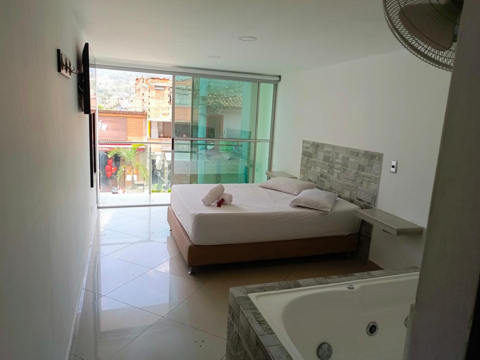 Hotel Buenos Aires Central Medellín Esterno foto