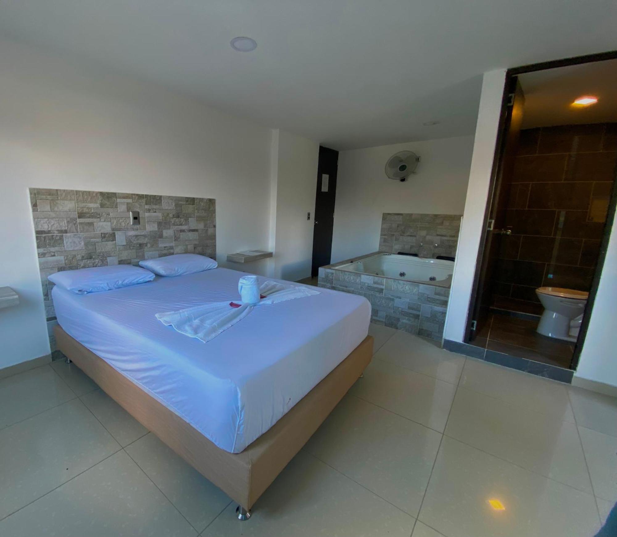 Hotel Buenos Aires Central Medellín Esterno foto