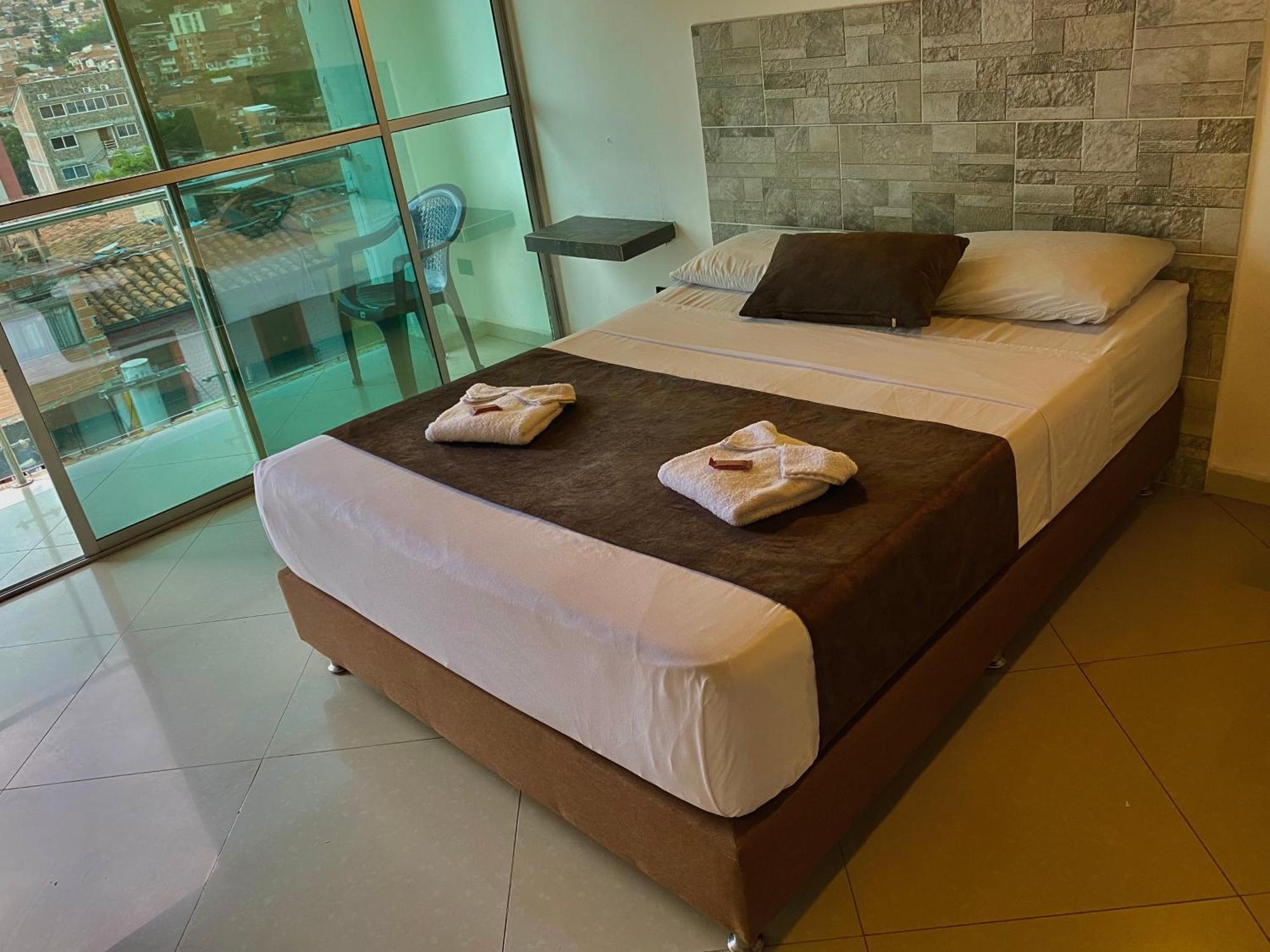 Hotel Buenos Aires Central Medellín Esterno foto